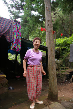 이곳에서 15년을 사셨다는 할머니, 수박과 커피를 주셨다. 